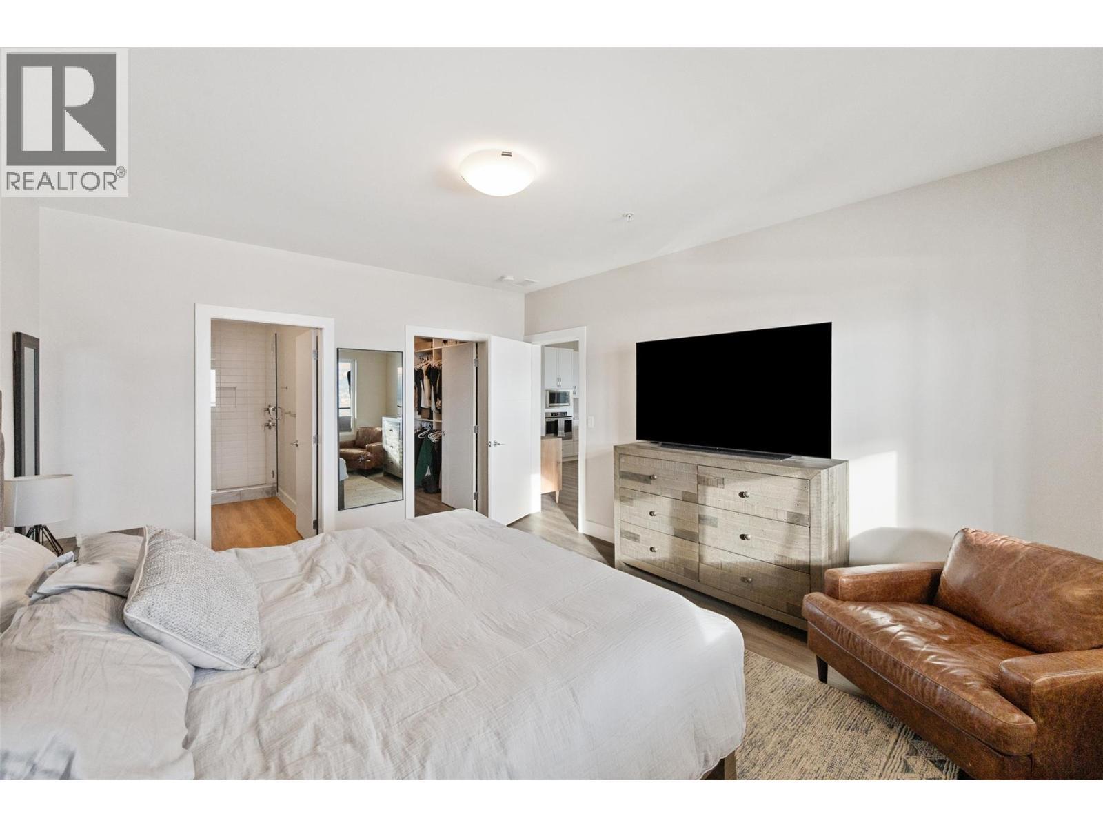 400 Vista Park Unit# 421, Penticton, BC - Indoor Photo Showing Bedroom