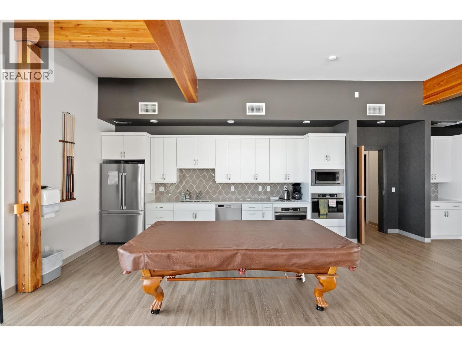 400 Vista Park Unit# 421, Penticton, BC - Indoor Photo Showing Kitchen