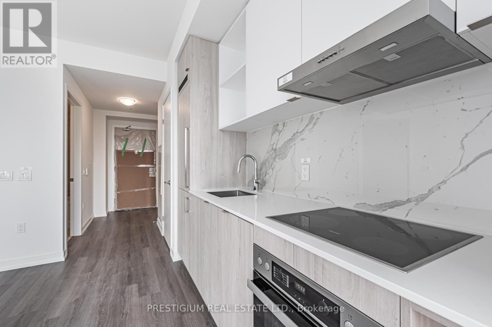 6811 - 138 Downes Street, Toronto, ON - Indoor Photo Showing Kitchen With Upgraded Kitchen