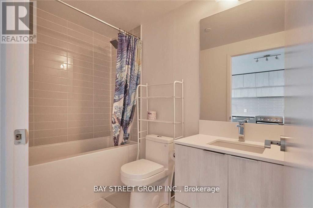 5603 - 181 Dundas Street E, Toronto, ON - Indoor Photo Showing Bathroom