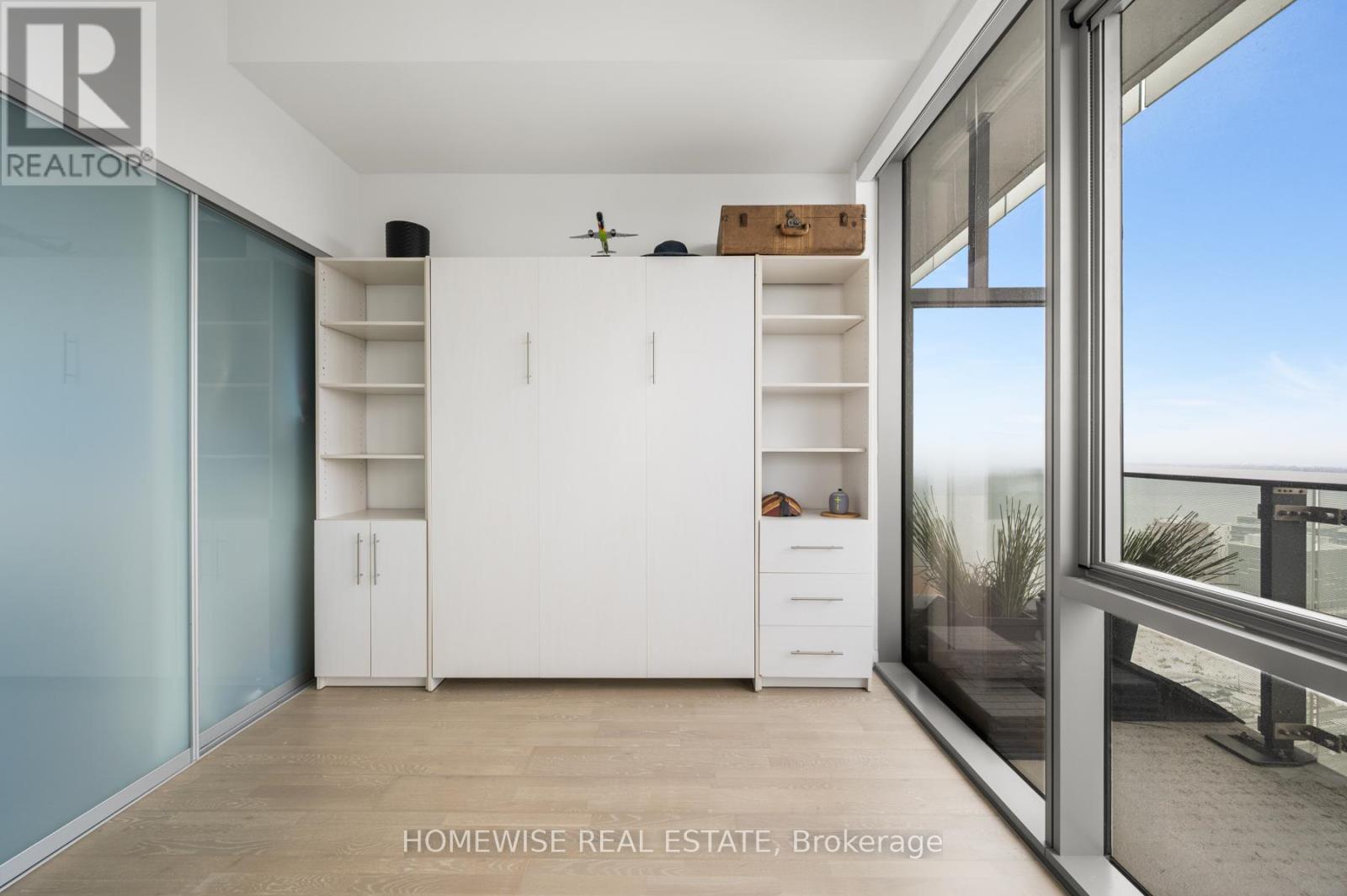 3802 - 70 Distillery Lane, Toronto, ON - With Balcony With Exterior