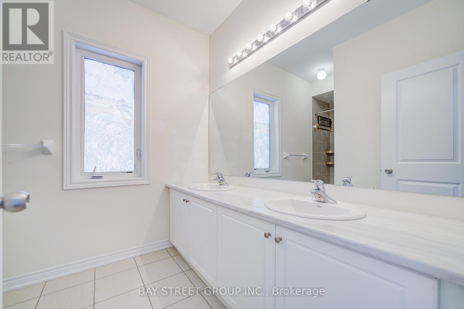 2643 Delphinium Trail, Pickering, ON - Indoor Photo Showing Bathroom