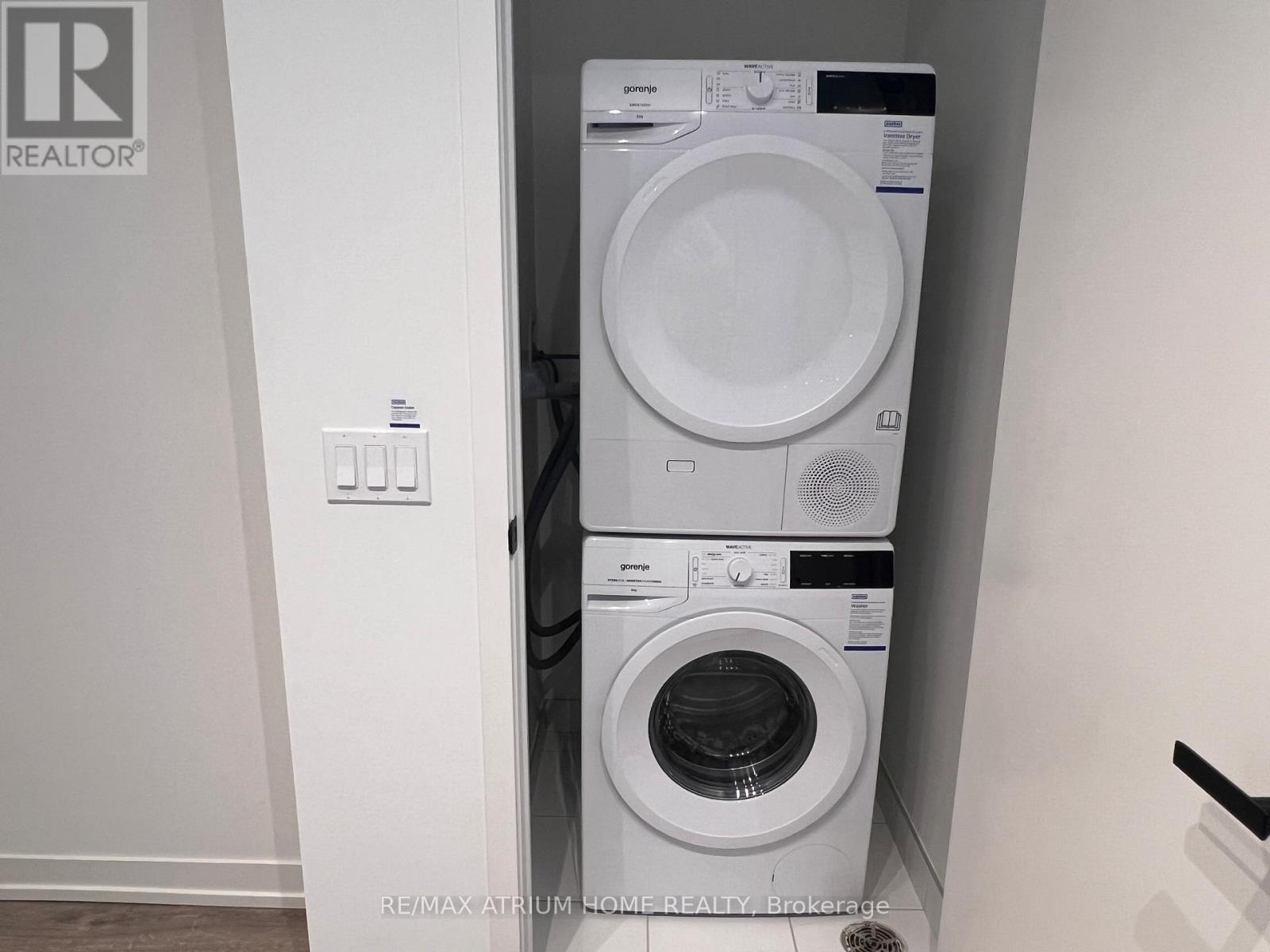 4815 - 8 Interchange Way, Vaughan, ON - Indoor Photo Showing Laundry Room