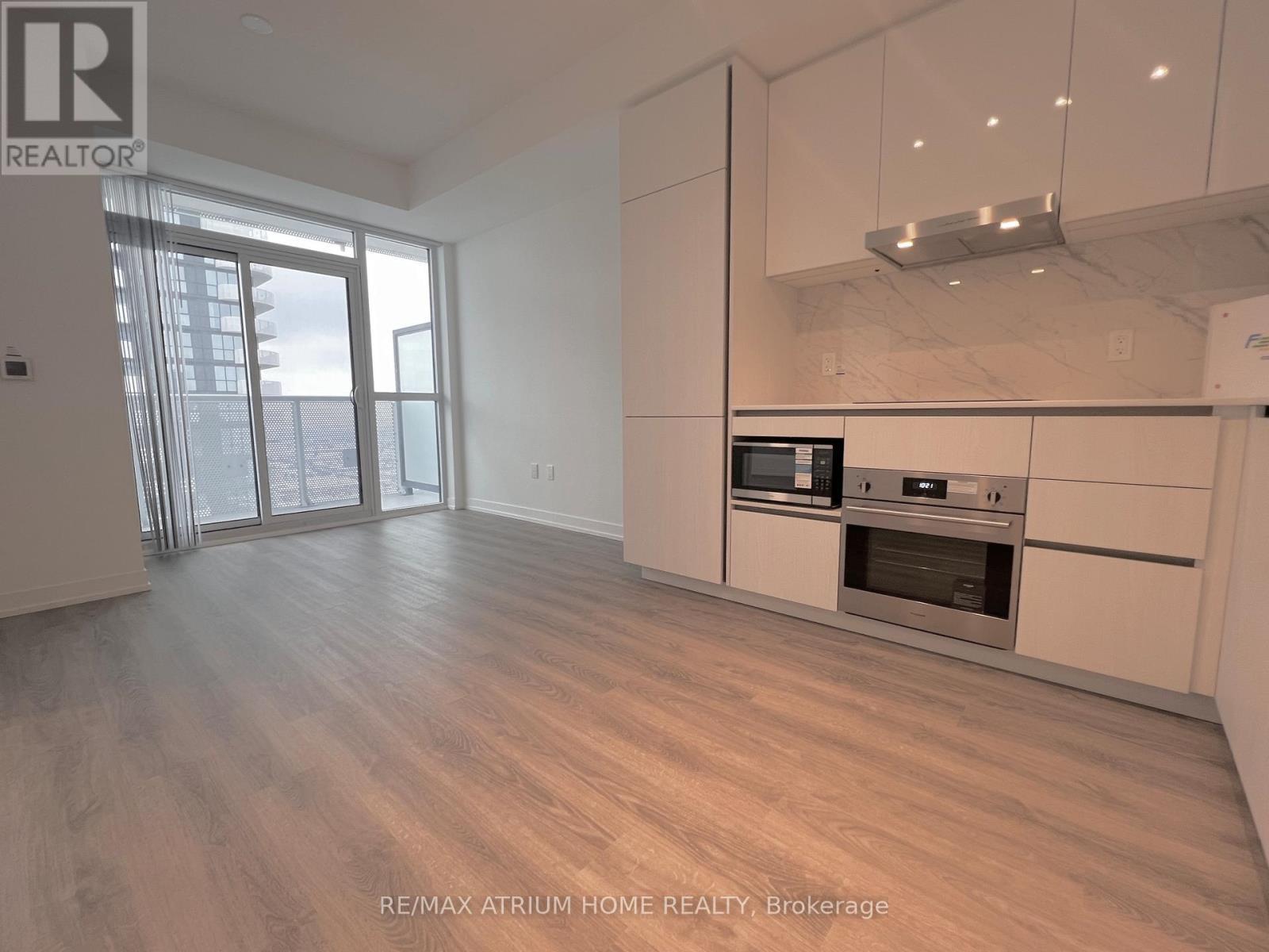 4815 - 8 Interchange Way, Vaughan, ON - Indoor Photo Showing Kitchen