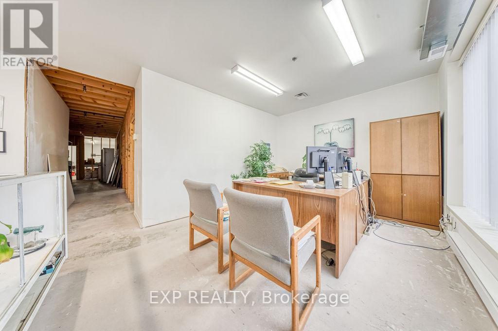 10 - 110 Pony Drive, Newmarket, ON