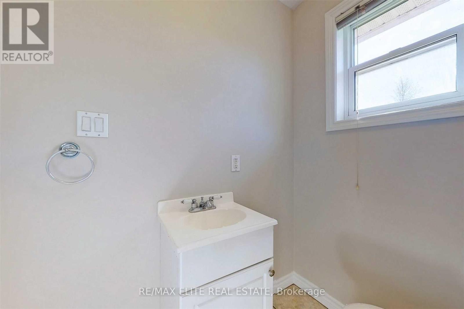 Main - 52 Pine Post Road, Georgina, ON - Indoor Photo Showing Bathroom