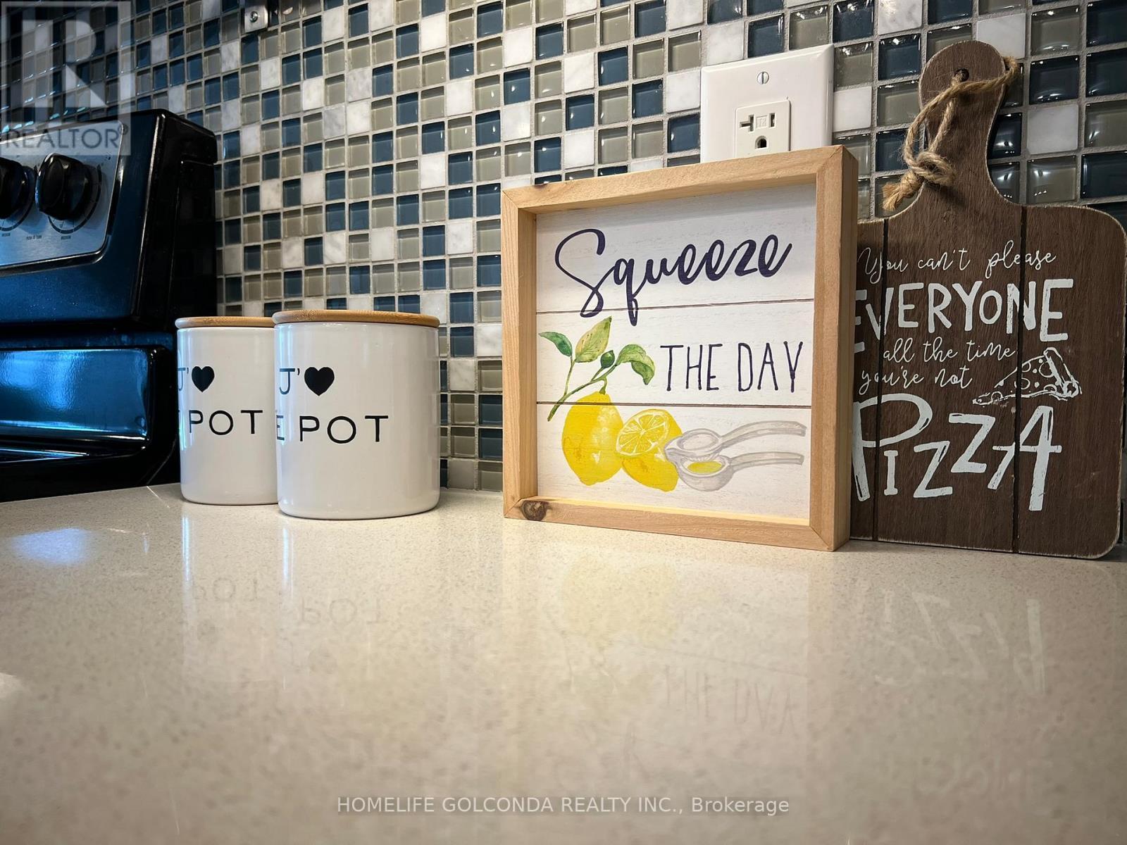 112 - 273 South Park Road, Markham, ON - Indoor