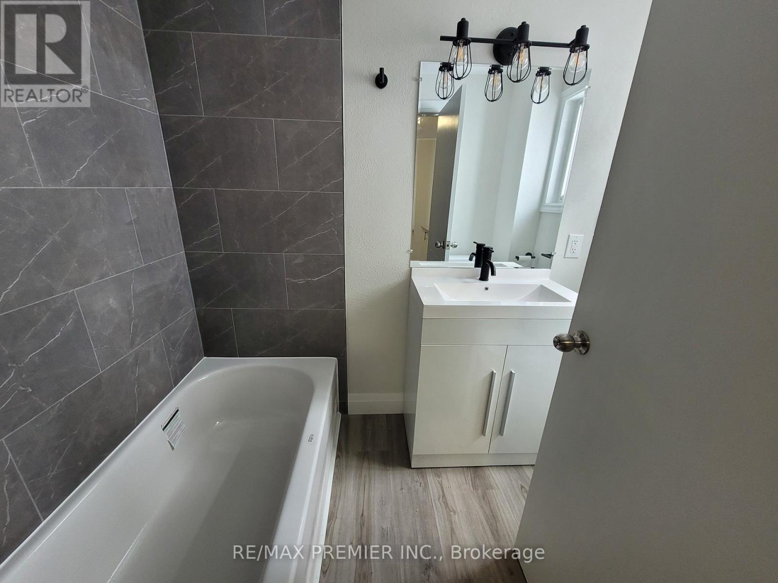 36 Kirkpatrick Street, Kirkland Lake, ON - Indoor Photo Showing Bathroom