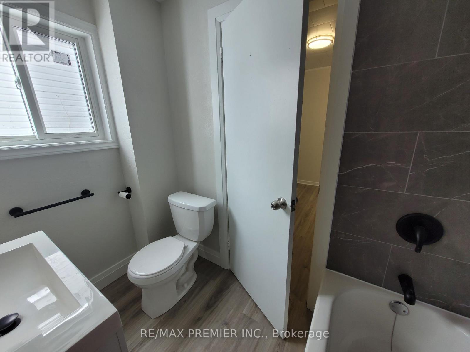 36 Kirkpatrick Street, Kirkland Lake, ON - Indoor Photo Showing Bathroom