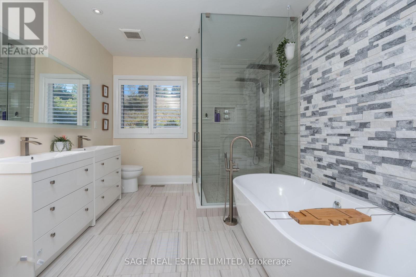 Farmhouse Suite - 15724 Hurontario Street, Caledon, ON