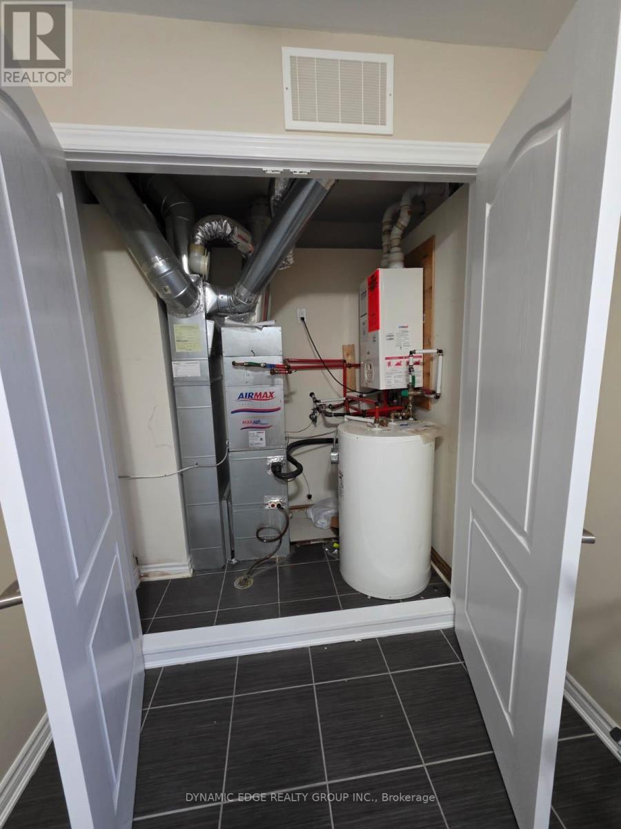 96 - 2441 Greenwich Drive, Oakville, ON - Indoor Photo Showing Other Room