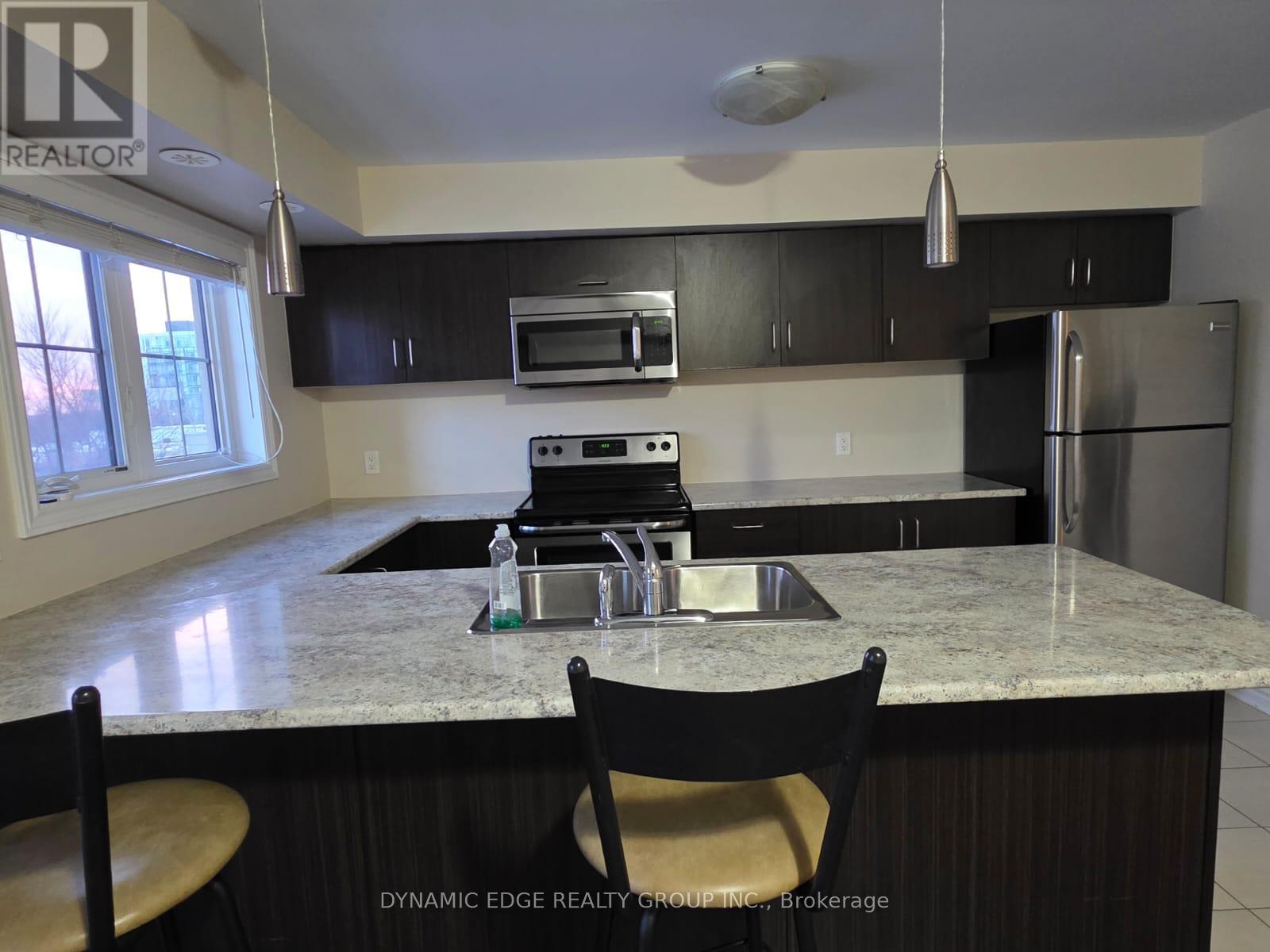 96 - 2441 Greenwich Drive, Oakville, ON - Indoor Photo Showing Kitchen With Double Sink With Upgraded Kitchen