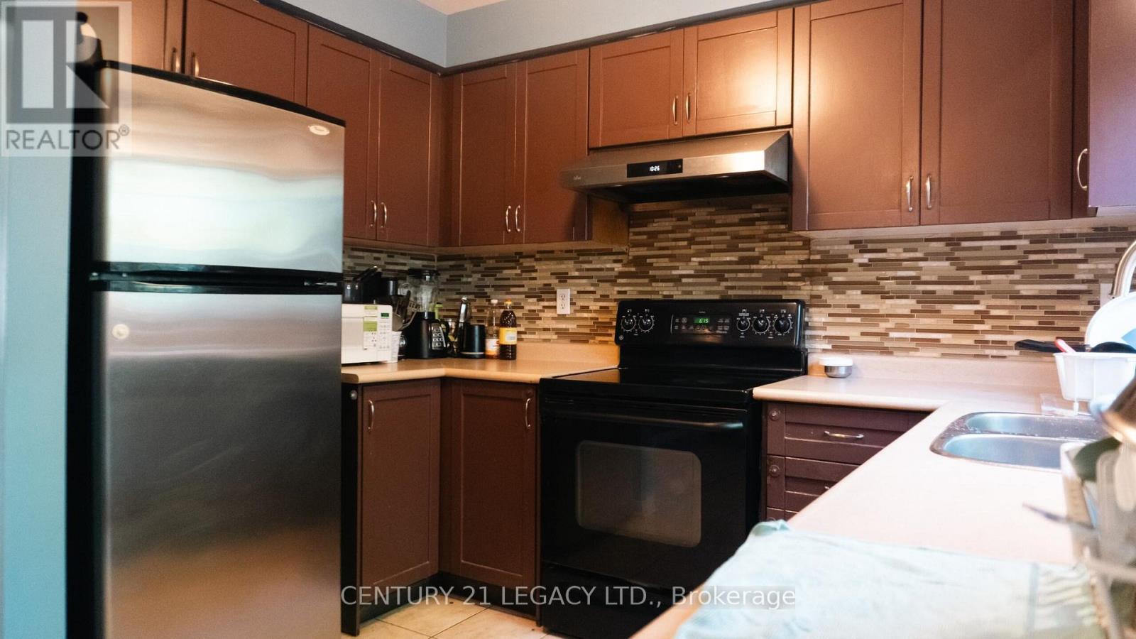 25 Revelstoke Place, Brampton, ON - Indoor Photo Showing Kitchen With Double Sink