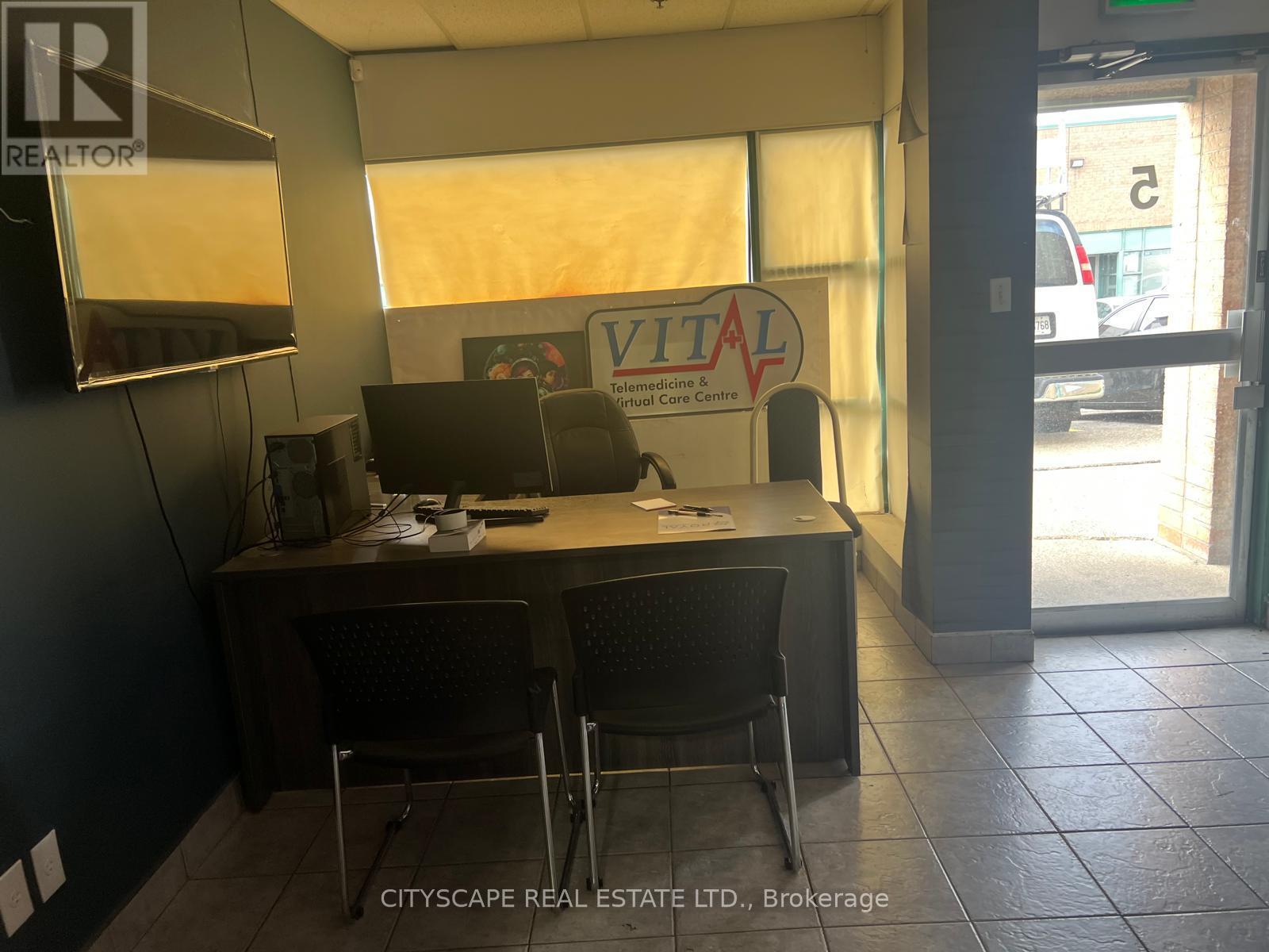 5 - 2430 Lucknow Drive, Mississauga, ON