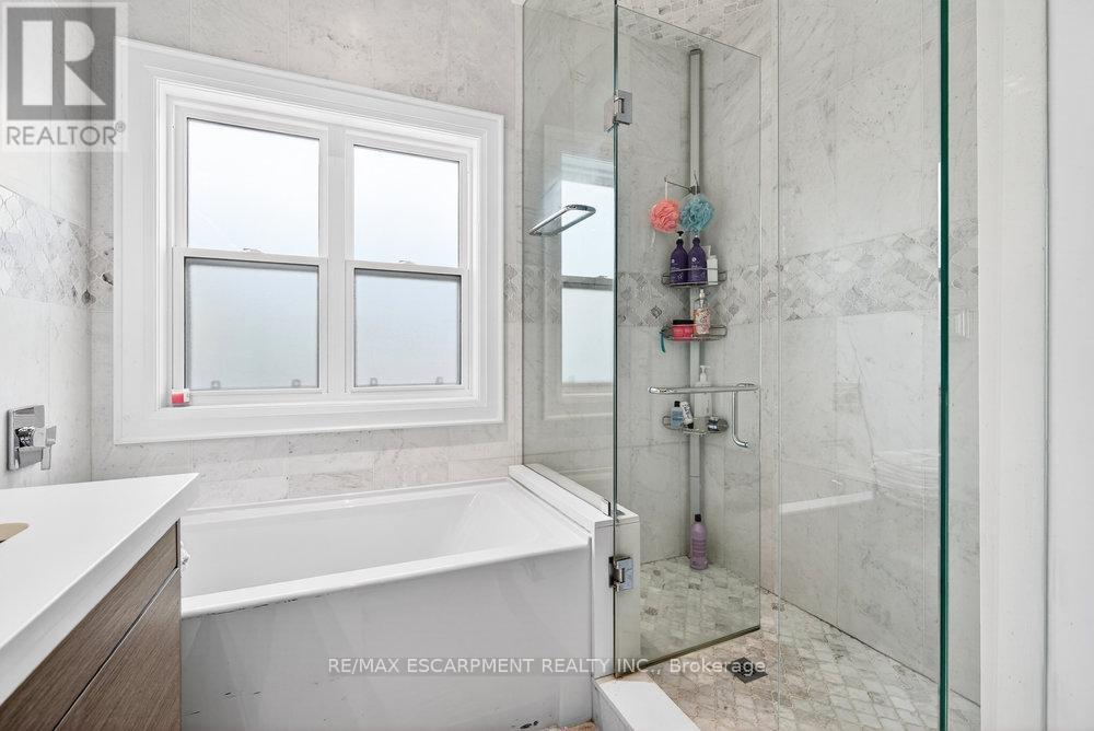 479 Bridgman Avenue, Burlington, ON - Indoor Photo Showing Bathroom