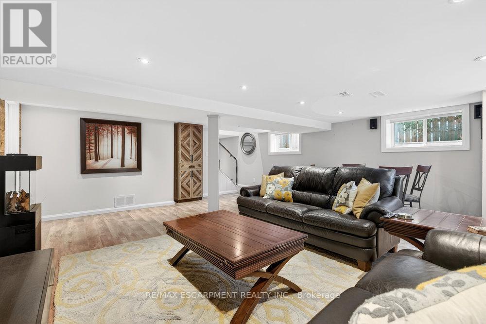 479 Bridgman Avenue, Burlington, ON - Indoor Photo Showing Living Room
