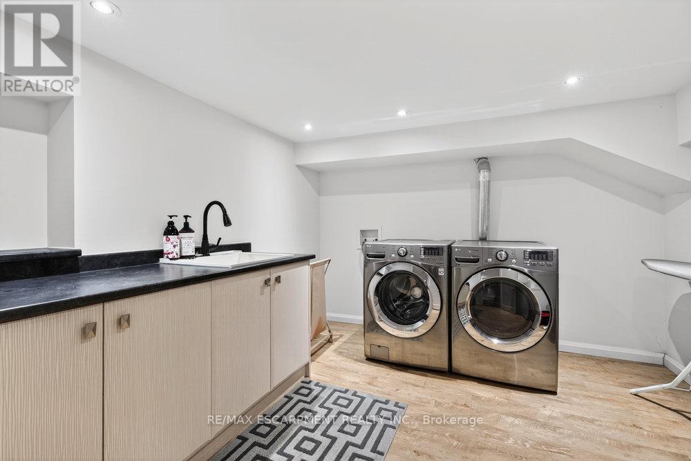 479 Bridgman Avenue, Burlington, ON - Indoor Photo Showing Laundry Room