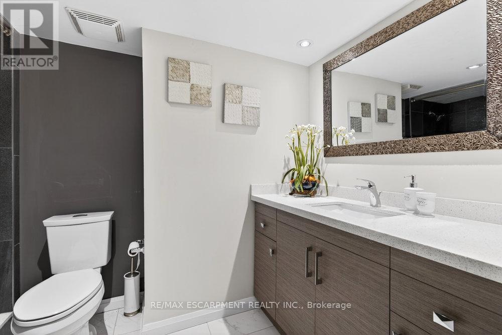 479 Bridgman Avenue, Burlington, ON - Indoor Photo Showing Bathroom