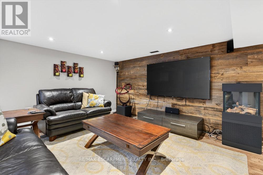 479 Bridgman Avenue, Burlington, ON - Indoor Photo Showing Living Room With Fireplace