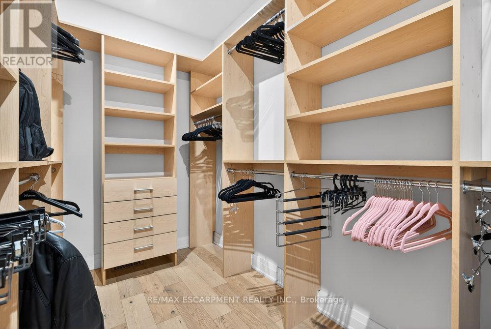 479 Bridgman Avenue, Burlington, ON - Indoor With Storage