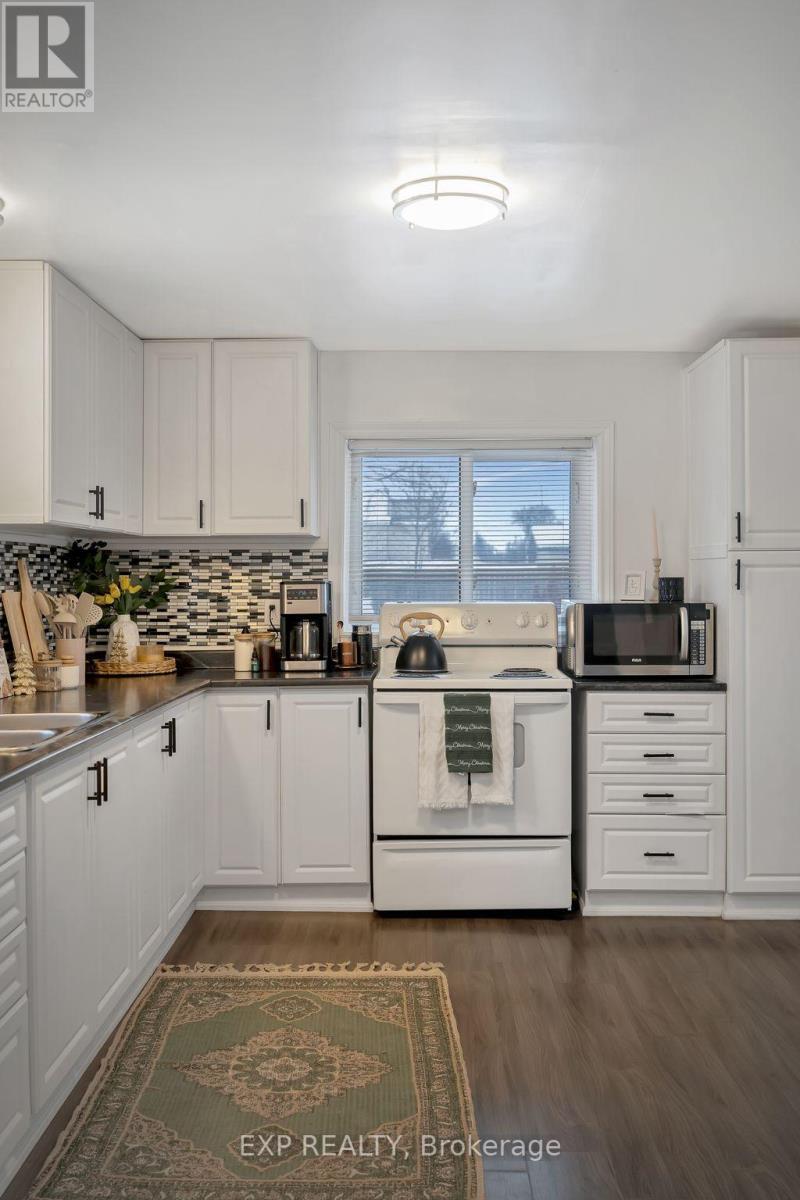 267 Station Street, Belleville (Belleville Ward), ON - Indoor Photo Showing Kitchen With Upgraded Kitchen