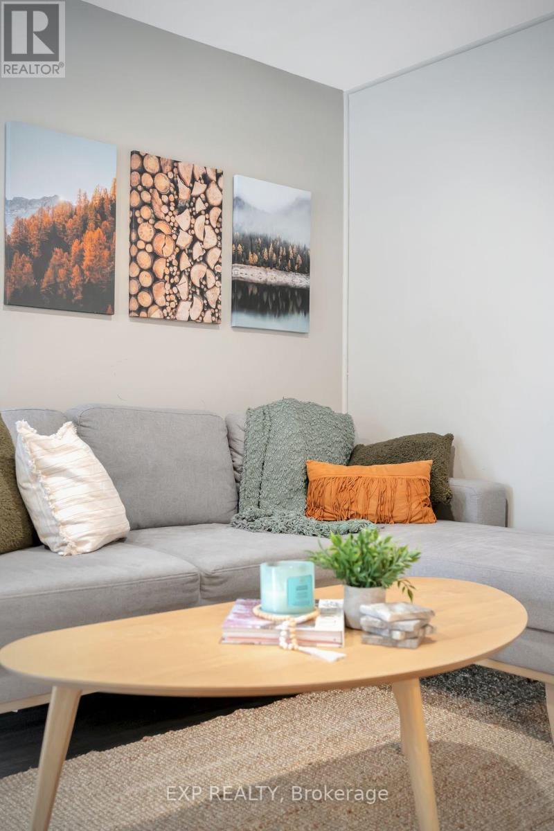 267 Station Street, Belleville (Belleville Ward), ON - Indoor Photo Showing Living Room