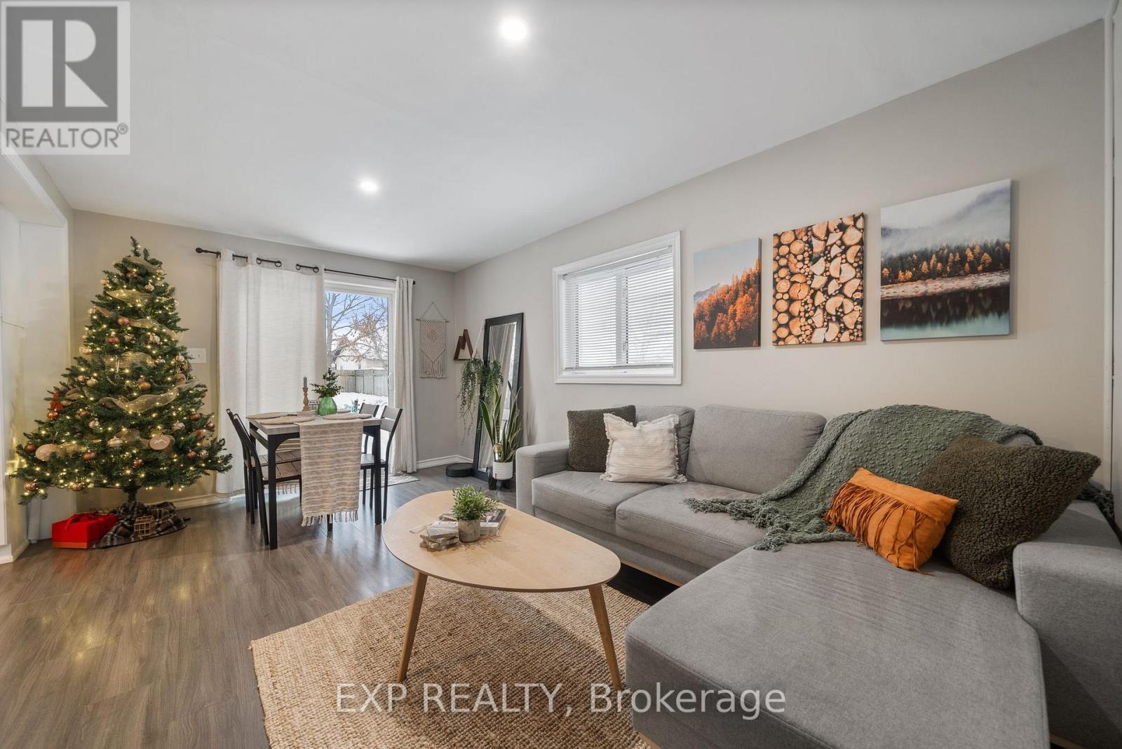 267 Station Street, Belleville (Belleville Ward), ON - Indoor Photo Showing Living Room