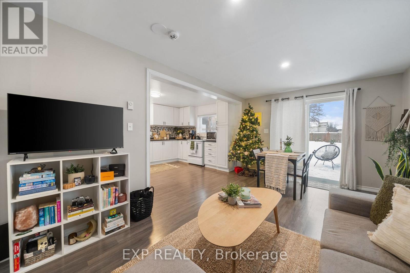 267 Station Street, Belleville (Belleville Ward), ON - Indoor Photo Showing Living Room