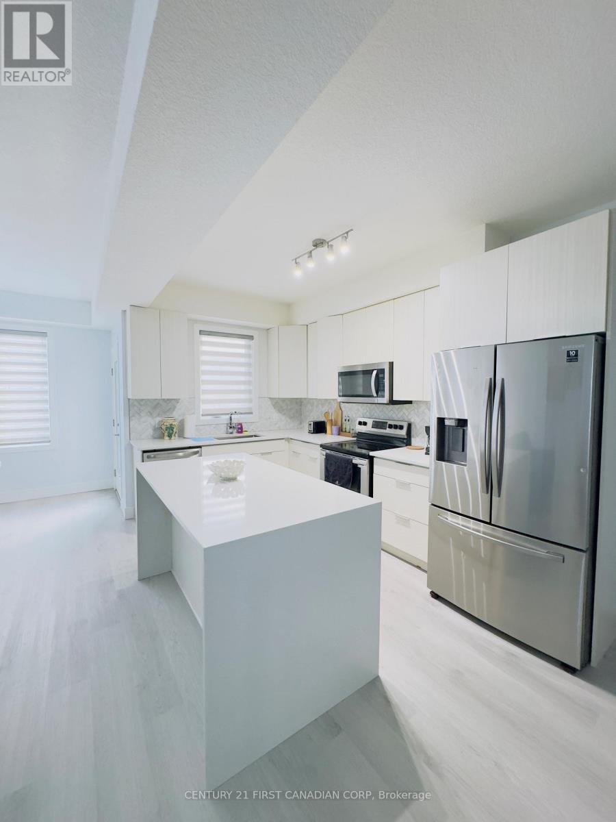 107 - 3380 Singleton Avenue, London South (South W), ON - Indoor Photo Showing Kitchen