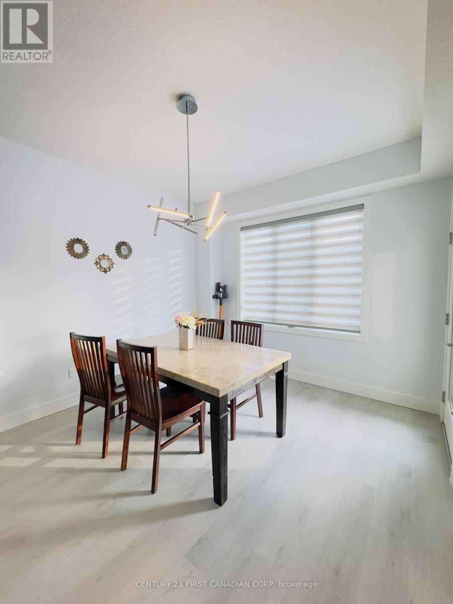 107 - 3380 Singleton Avenue, London South (South W), ON - Indoor Photo Showing Dining Room