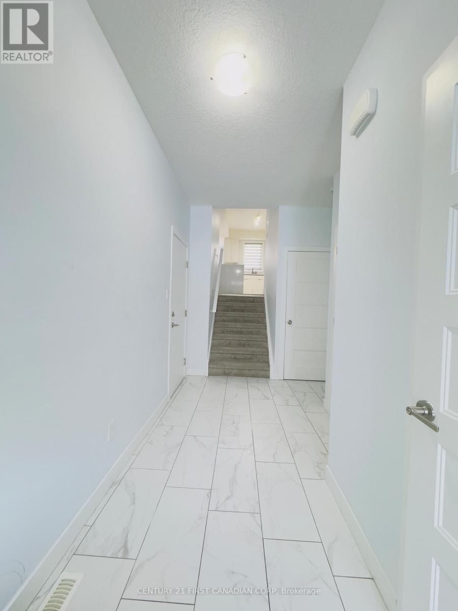 107 - 3380 Singleton Avenue, London South (South W), ON - Indoor Photo Showing Other Room