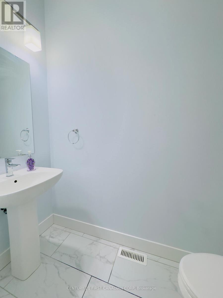 107 - 3380 Singleton Avenue, London South (South W), ON - Indoor Photo Showing Bathroom