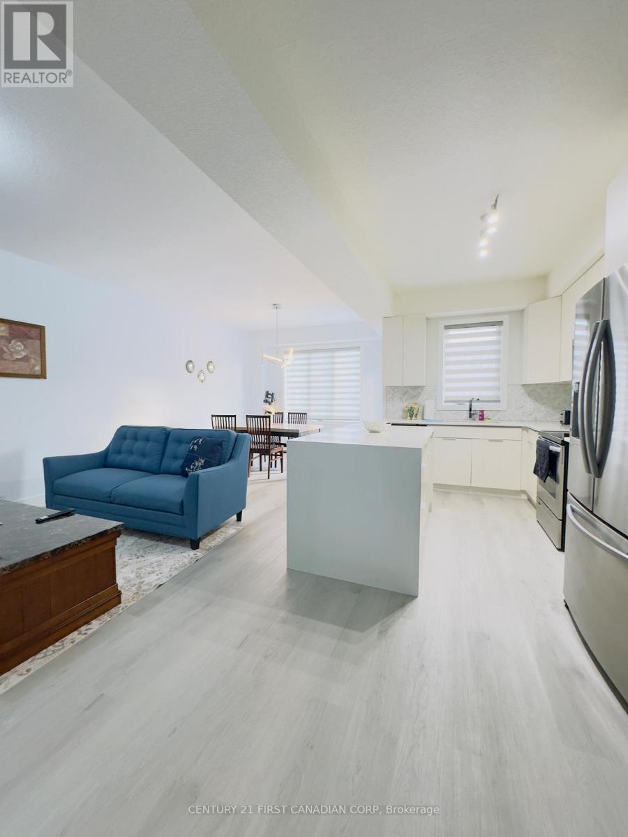 107 - 3380 Singleton Avenue, London South (South W), ON - Indoor Photo Showing Kitchen