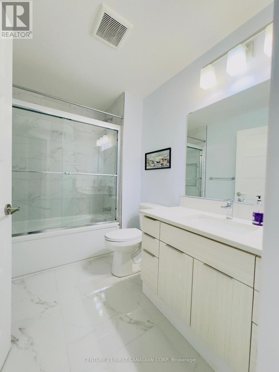 107 - 3380 Singleton Avenue, London South (South W), ON - Indoor Photo Showing Bathroom