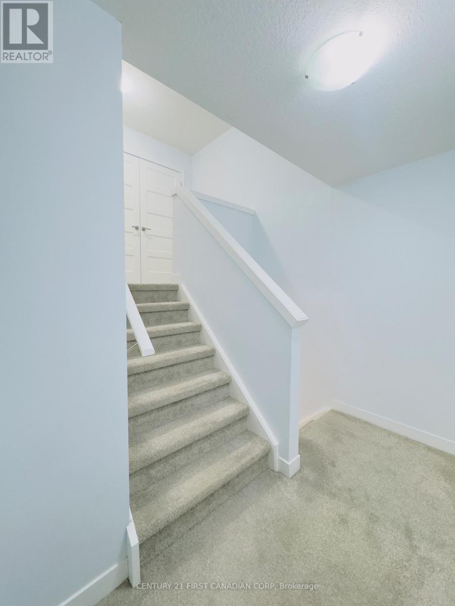 107 - 3380 Singleton Avenue, London South (South W), ON - Indoor Photo Showing Other Room