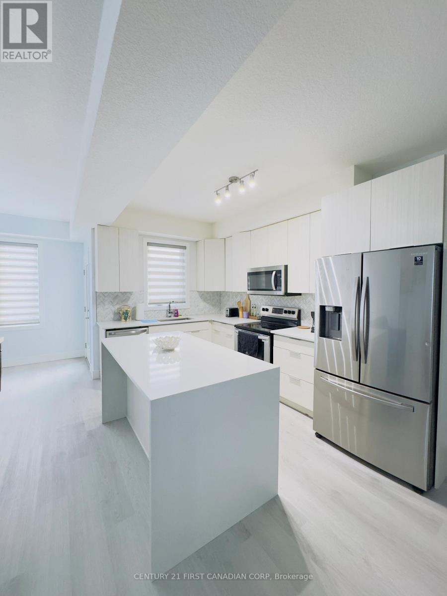 107 - 3380 Singleton Avenue, London South (South W), ON - Indoor Photo Showing Kitchen