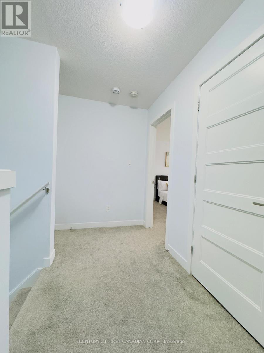 107 - 3380 Singleton Avenue, London South (South W), ON - Indoor Photo Showing Other Room