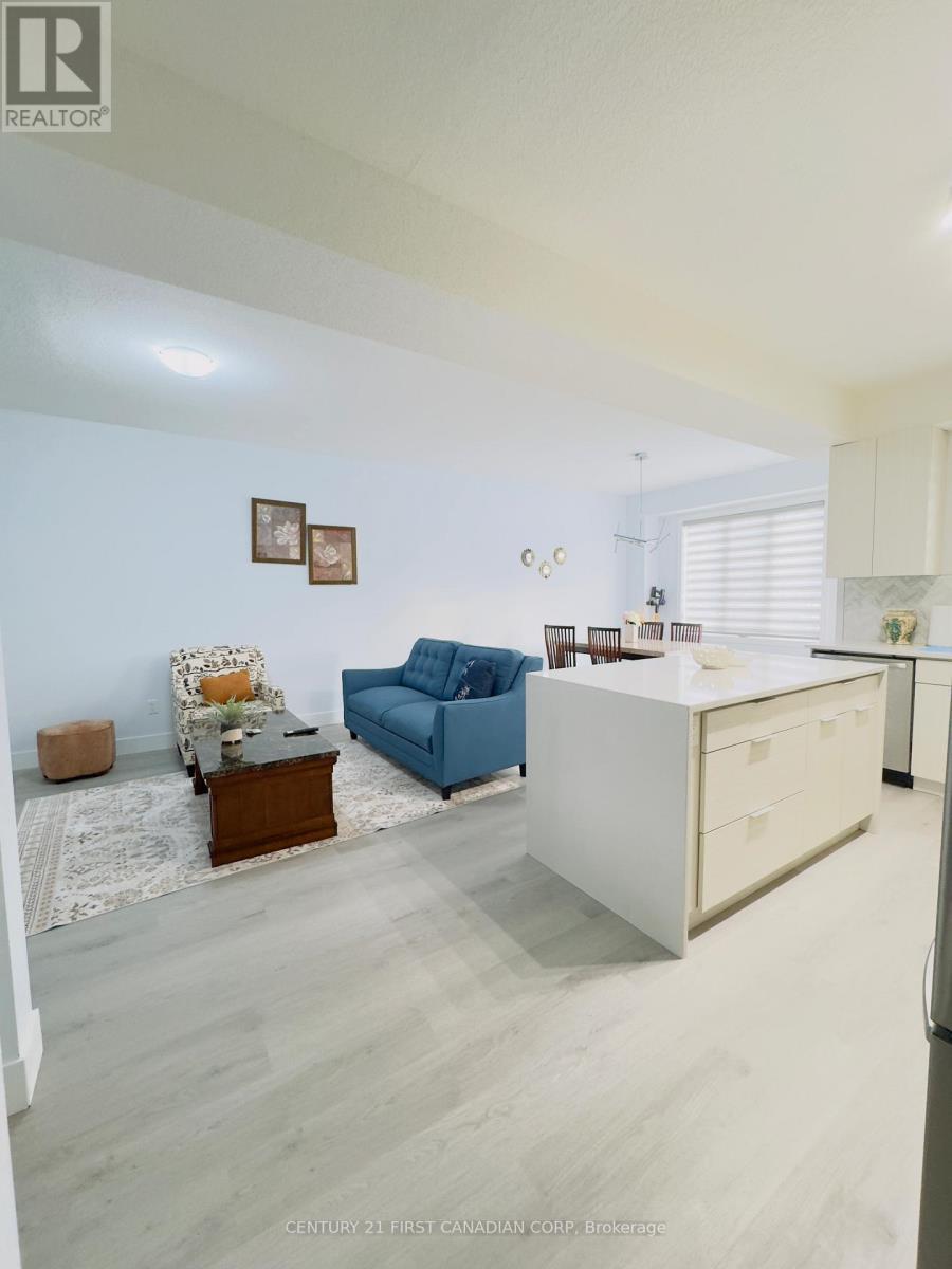 107 - 3380 Singleton Avenue, London South (South W), ON - Indoor Photo Showing Kitchen