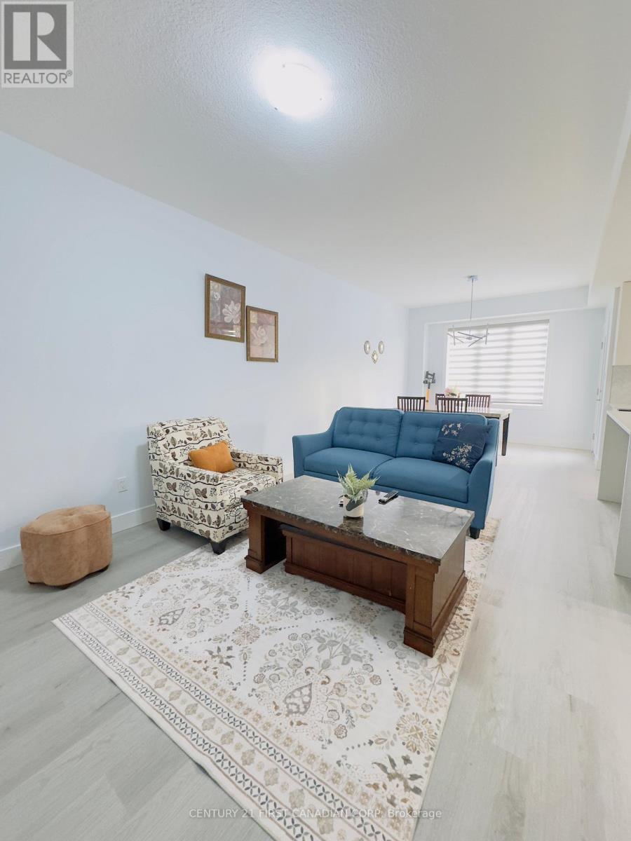 107 - 3380 Singleton Avenue, London South (South W), ON - Indoor Photo Showing Living Room