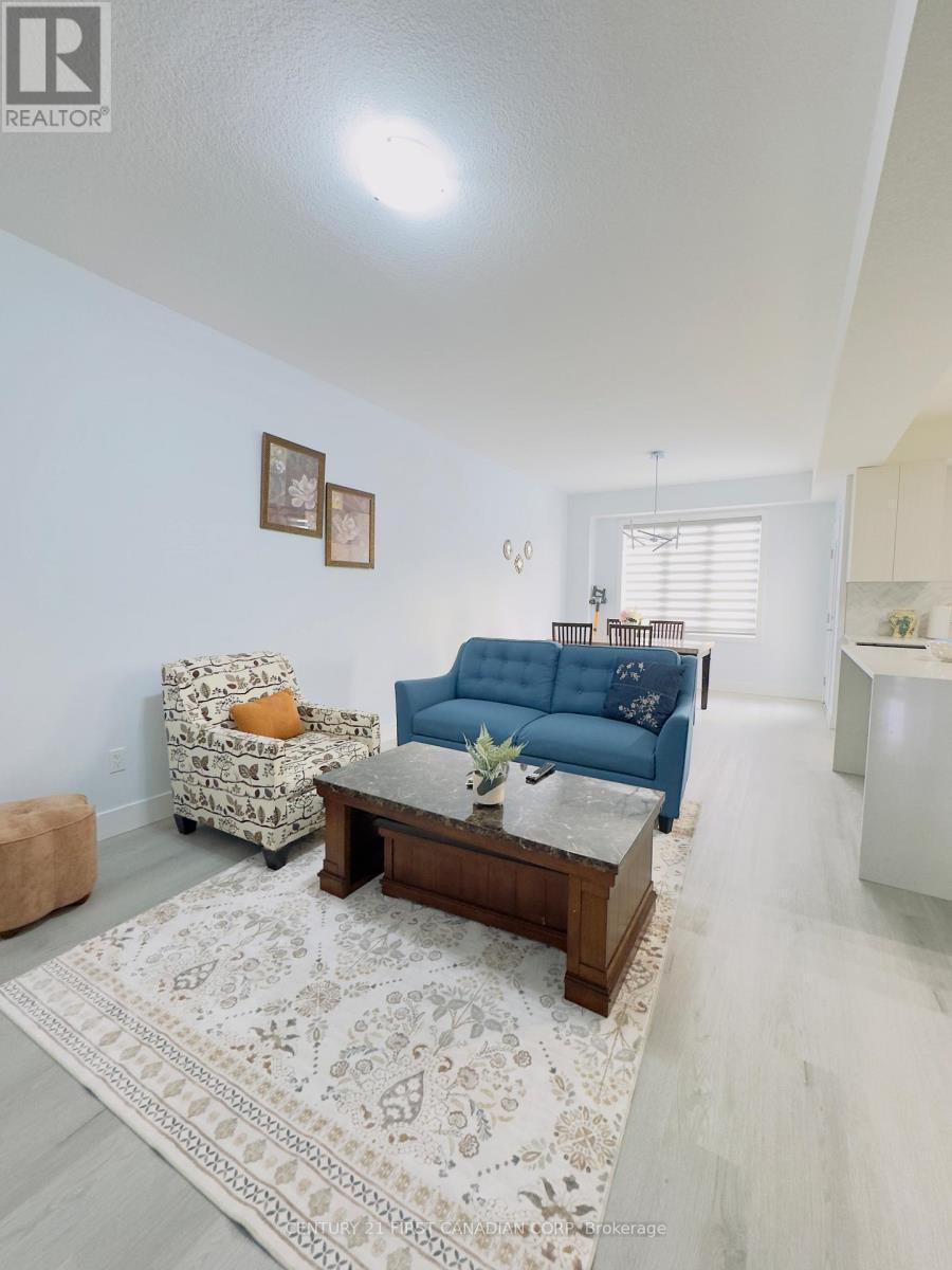 107 - 3380 Singleton Avenue, London South (South W), ON - Indoor Photo Showing Living Room