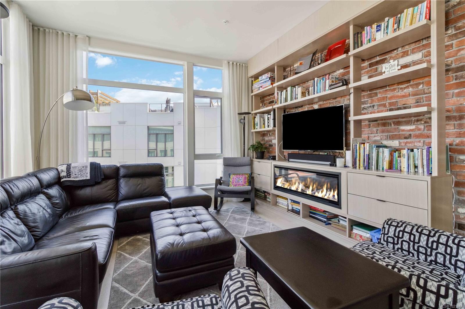 601-501 Park Pl, Esquimalt, BC - Indoor Photo Showing Living Room