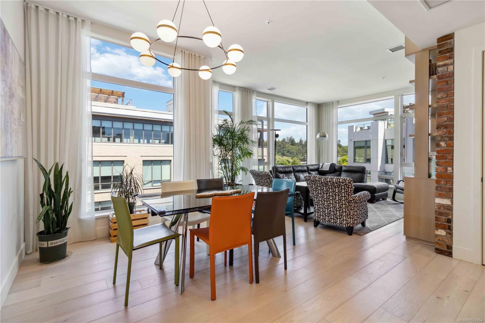 601-501 Park Pl, Esquimalt, BC - Indoor Photo Showing Dining Room