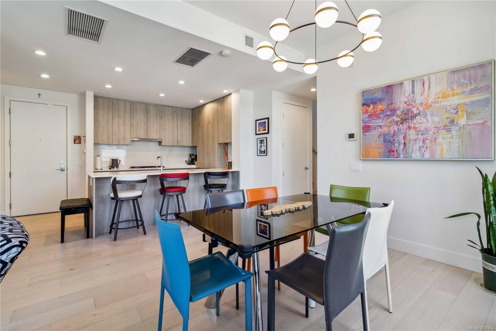 601-501 Park Pl, Esquimalt, BC - Indoor Photo Showing Dining Room
