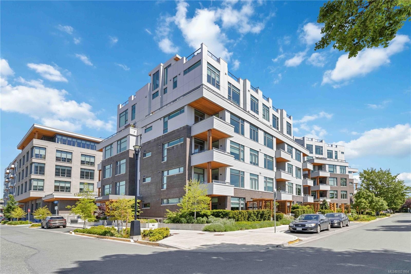 601-501 Park Pl, Esquimalt, BC - Outdoor With Facade