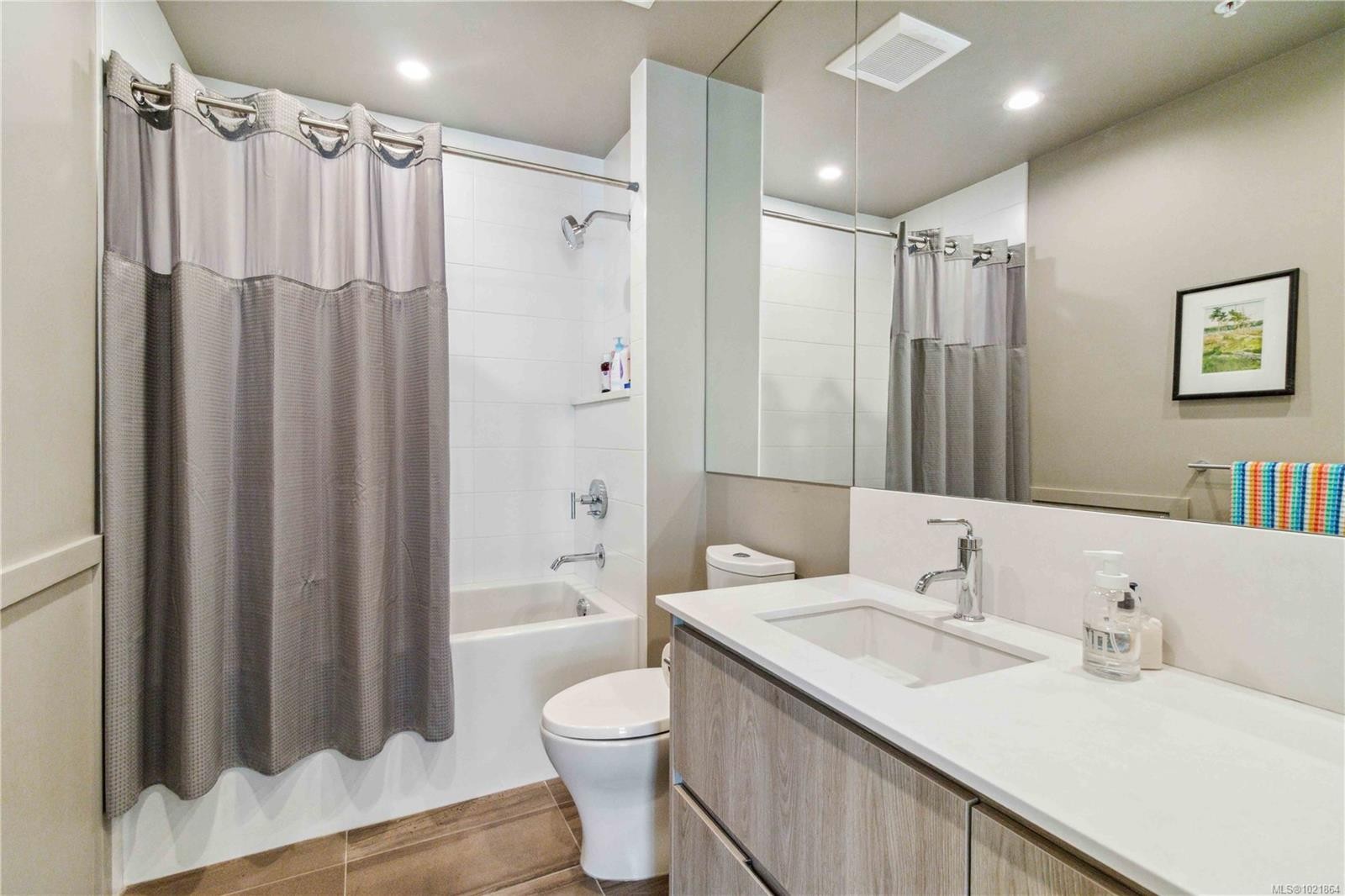 601-501 Park Pl, Esquimalt, BC - Indoor Photo Showing Bathroom