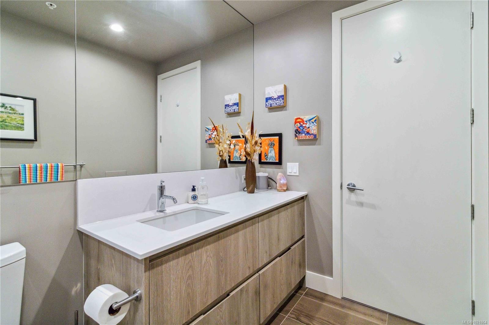 601-501 Park Pl, Esquimalt, BC - Indoor Photo Showing Bathroom