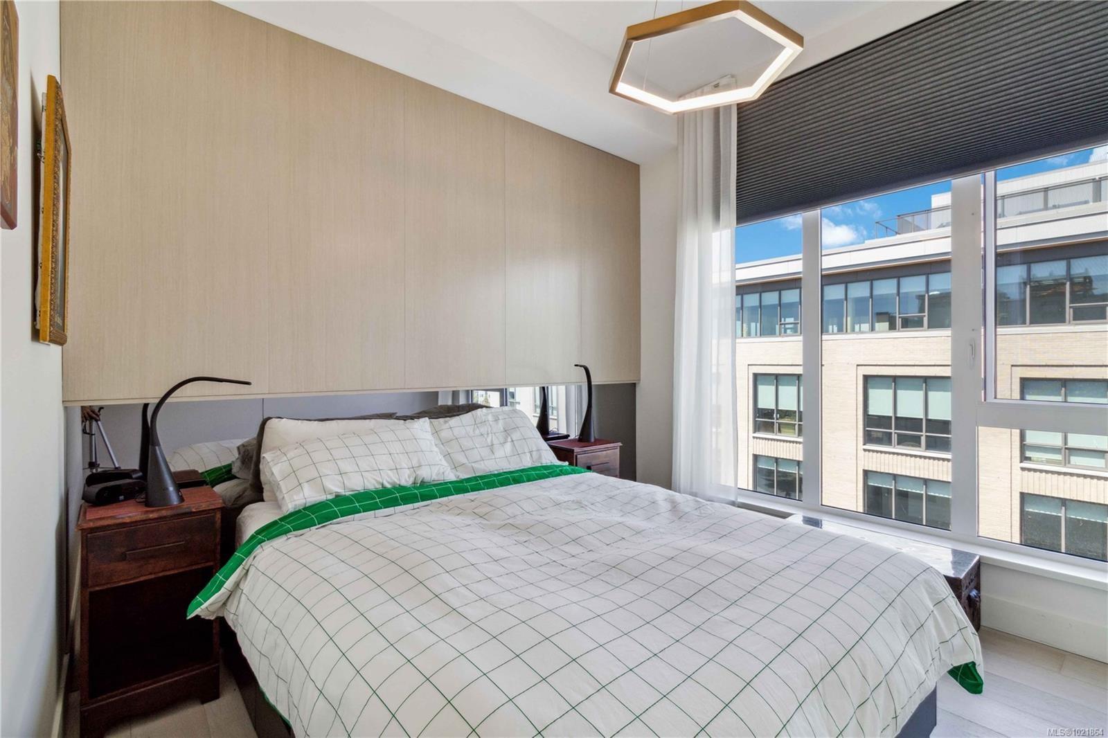 601-501 Park Pl, Esquimalt, BC - Indoor Photo Showing Bedroom