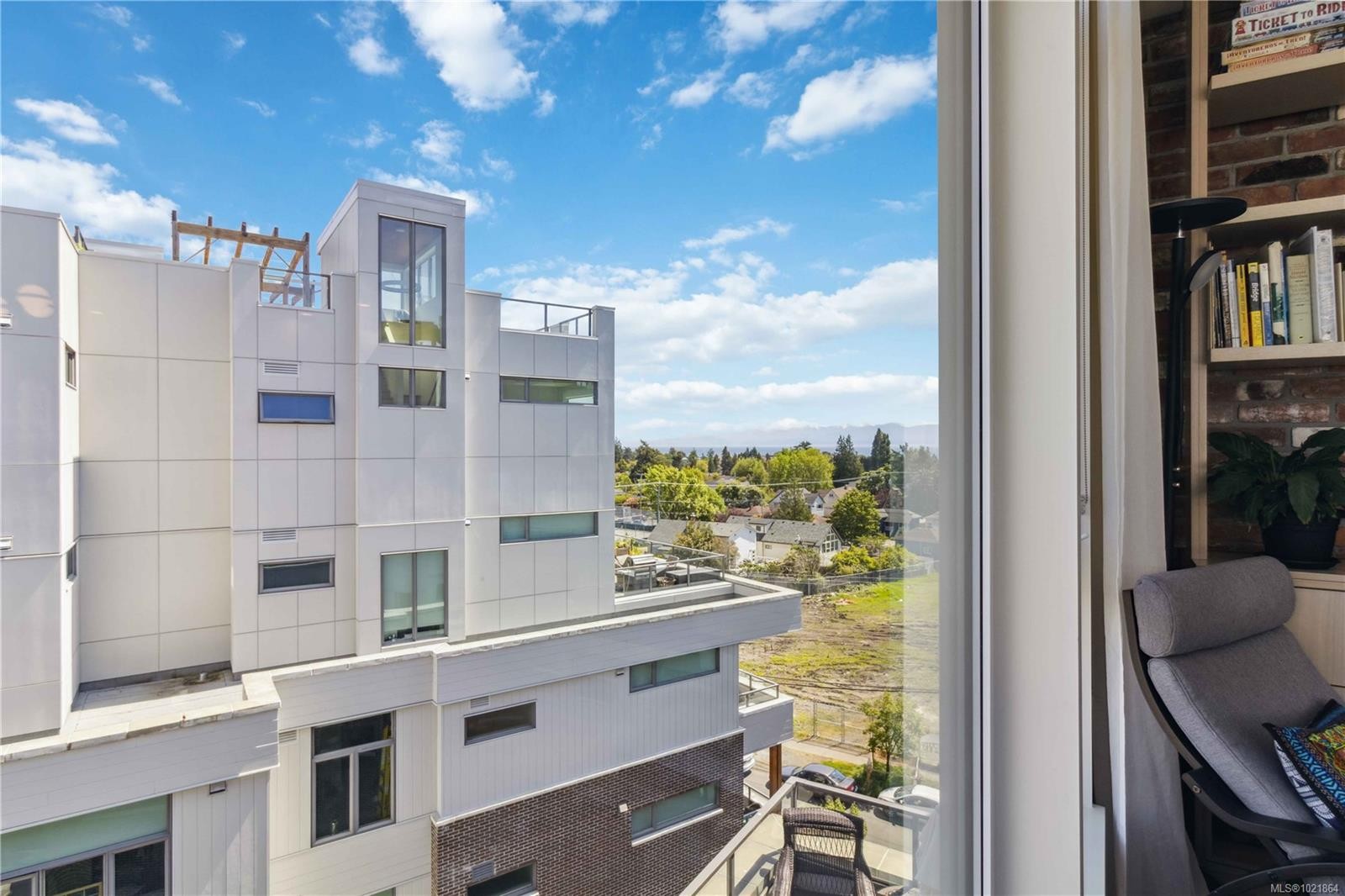 601-501 Park Pl, Esquimalt, BC - With Exterior