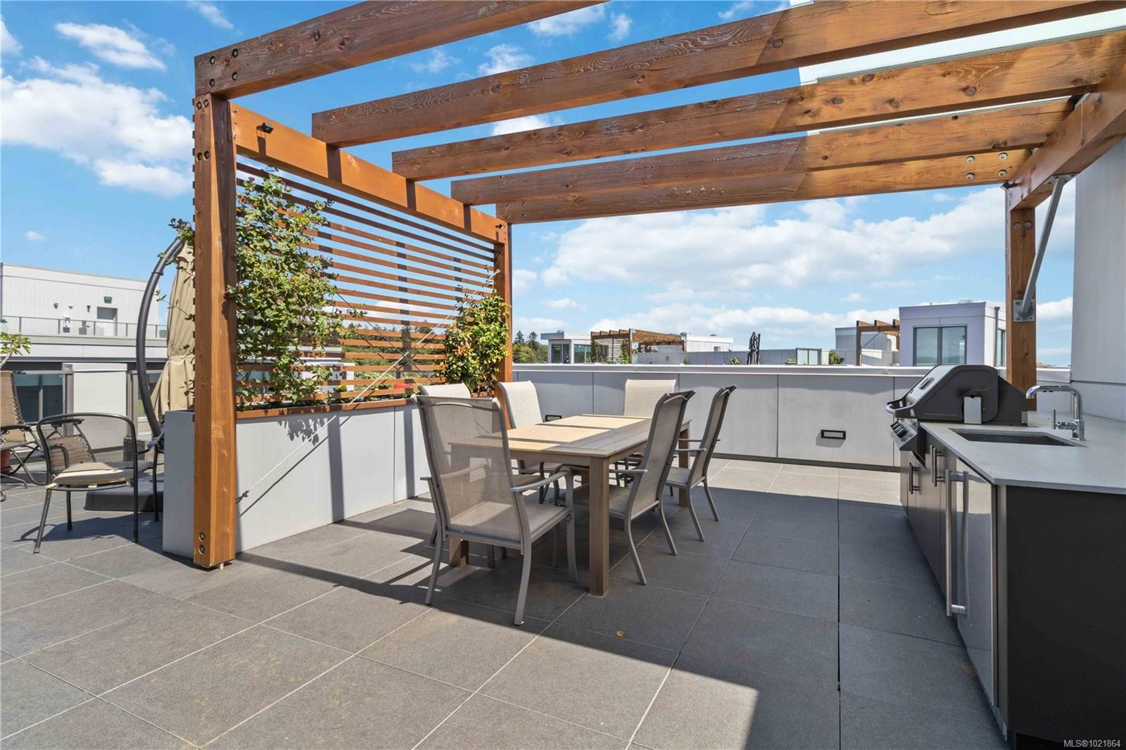 601-501 Park Pl, Esquimalt, BC - Outdoor With Exterior