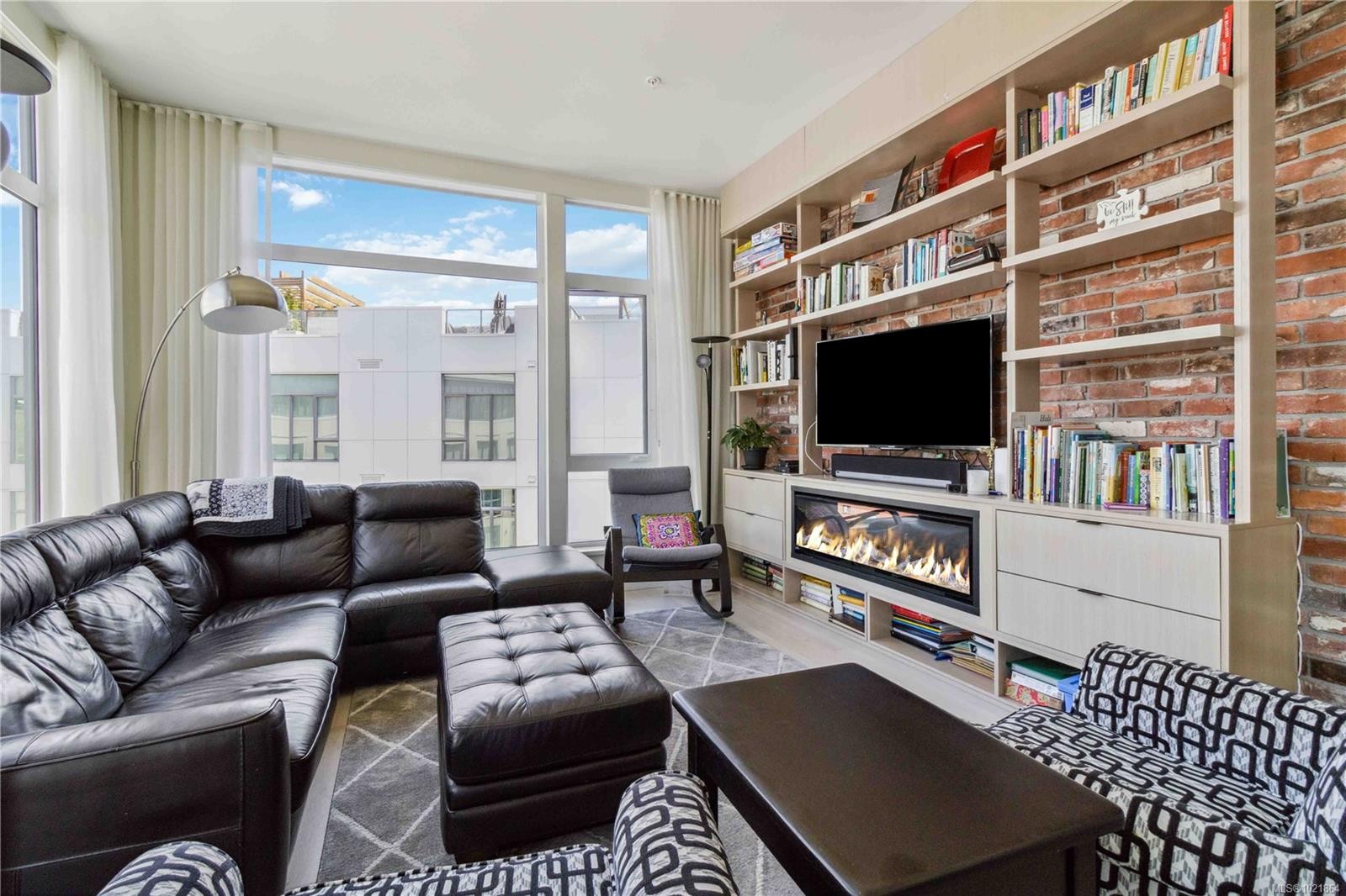 601-501 Park Pl, Esquimalt, BC - Indoor Photo Showing Living Room